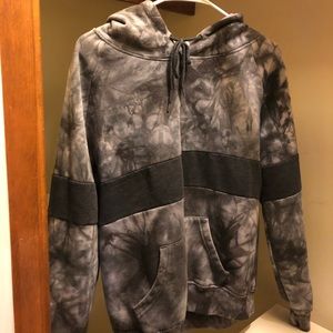 sweatshirts each one alone is 10$ all are medium